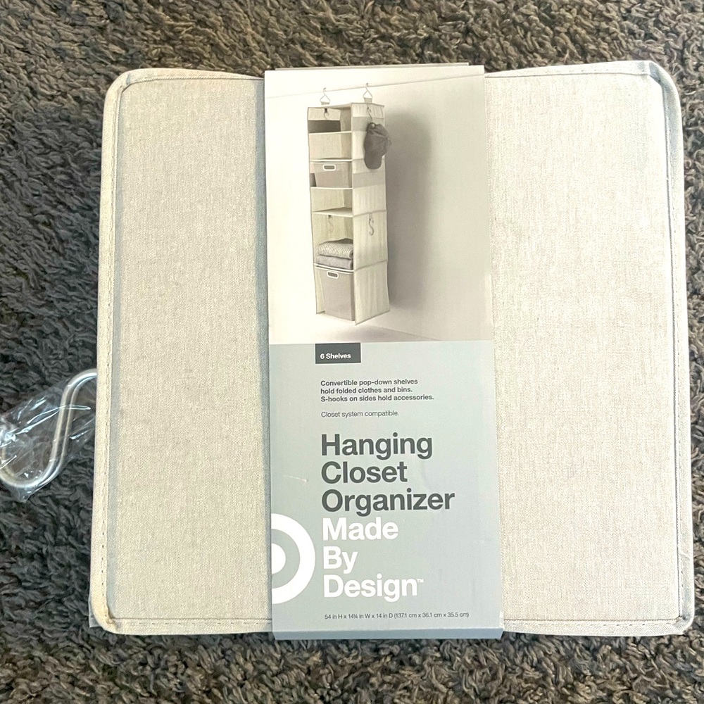 Hanging closet organizer
